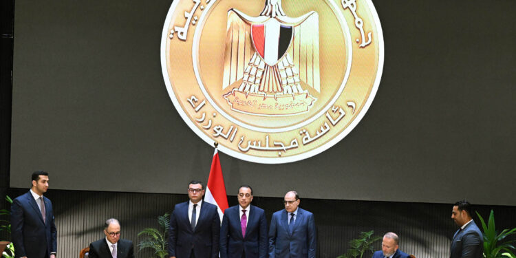 رئيس الوزراء يشهد مراسم توقيع ثلاث اتفاقيات تعاون بين المُطور الرئيسي للمشروع وعددٍ من الشركاء الدوليين