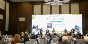 وزير قطاع الأعمال يستعرض فرصا واعدة للشراكة والاستثمار  والتوسع الخارجي لشركات المقاولات التابعة