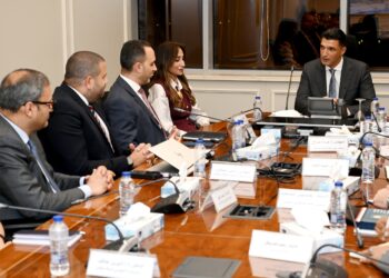 وزير الصناعة يبحث مع شركة نيسان للسيارات خطط الشركة للتوسع بالسوق المصري والتصدير للأسواق الإفريقية