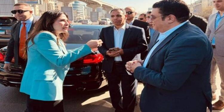 جولة مفاجئة لوزيرة الإسكان بمدينة القاهرة الجديدة لضمان تحقيق الانضباط العام