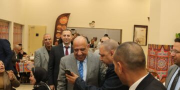 محمود عصمت يشارك العاملين بقطاع الكهرباء إفطارهم الجماعي ويشيد بجهودهم في دعم منظومة الطاقة