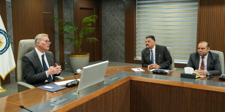 وزير البترول يعقد اجتماعاً مع مجلس إدارة هيئة الثروة المعدنية والصناعات التعدينية