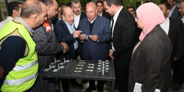 وزير الصناعة والنقل يتفقد 3 مصانع متخصصة في الصناعات الهندسية بمدينة العاشر من رمضان