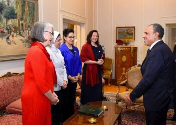 وزير الخارجية يستقبل رئيسة الاتحاد الدولي لجمعيات الهلال والصليب الأحمر