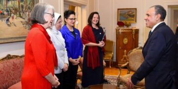 وزير الخارجية يستقبل رئيسة الاتحاد الدولي لجمعيات الهلال والصليب الأحمر