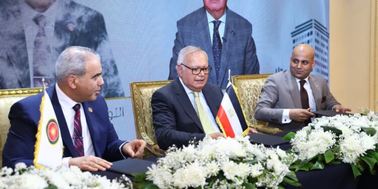 “العرابي” و “البارودي” يوقعان برتوكول تعاون لدعم الإسكان التعاوني والتنمية العمرانية في أفريقيا وآسيا