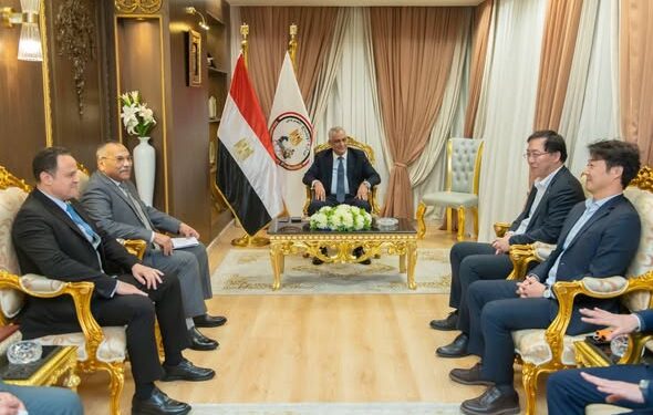 وزير الدولة للإنتاج الحربي يستقبل وفد شركة “Hanwha” الكورية الجنوبية