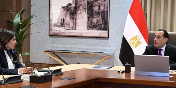 رئيس الوزراء يجتمع مع وزيرة الإسكان لاستعراض الموقف التنفيذي لعددٍ من المشروعات
