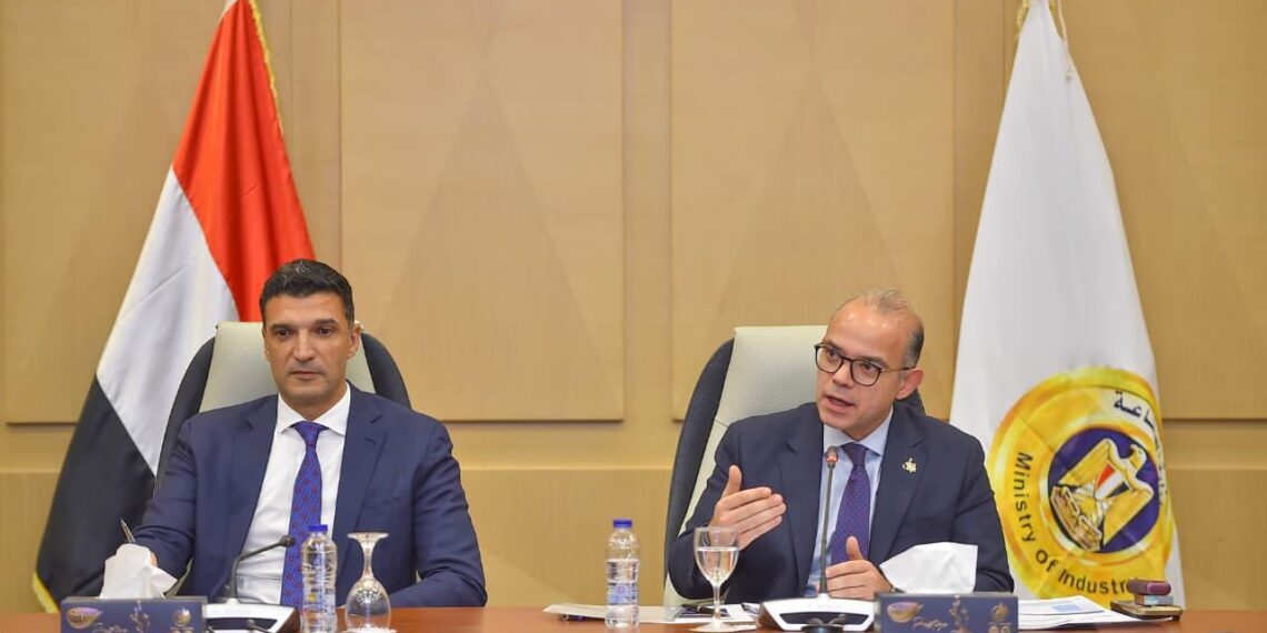 وزيرا الاستثمار والصناعة يعقدان اجتماعاً موسعاً مع كافة المجالس التصديرية