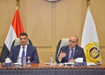 وزيرا الاستثمار والصناعة يعقدان اجتماعاً موسعاً مع كافة المجالس التصديرية