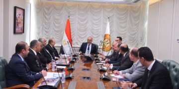 وزير العمل يلتقي ممثلي “شُعب شركات إلحاق العمالة