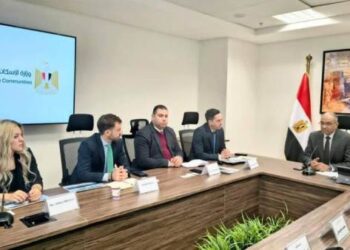 نائب وزير الإسكان يبحث مع تحالف شركتي “ايميا باور” الإماراتية و “كوكس واتر” الإسبانية فرص التعاون