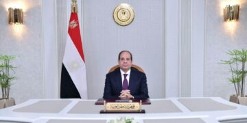 الرئيس السيسي يهنئ الشعب المصري والأمتين العربية والإسلامية بشهر رمضان