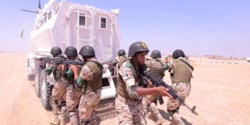 الرئيس الصومالى ووزير الدفاع يشهدان اصطفاف القوات المصرية المشاركة ببعثة الاتحاد الأفريقى