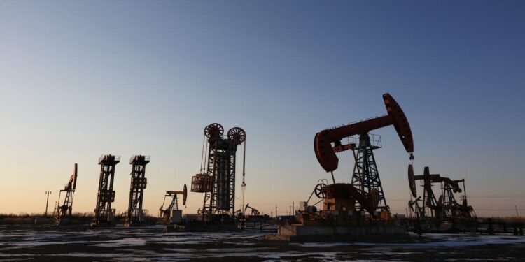 ارتفاع أسعار النفط مدعومة بتصاعد التوترات بين الولايات المتحدة وإيران