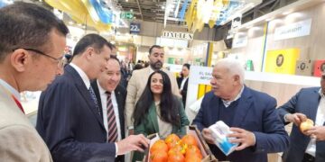 بمشاركة 99 شركة.. وزير الزراعة يفتتح الجناح المصري بمعرض “فروت لوجستيكا” ببرلين