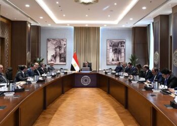 رئيس الوزراء يستعرض التقديرات الأولية لمشروع موازنة العام المالي 2026-2027