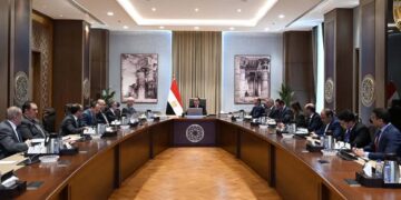 رئيس الوزراء يستعرض التقديرات الأولية لمشروع موازنة العام المالي 2026-2027