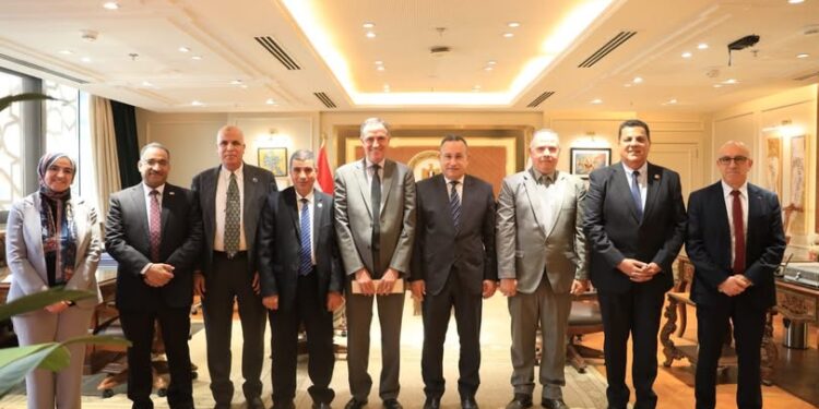 وزير التعليم العالي يؤكد دعم الدولة الكامل لتطوير الجامعات التكنولوجية وتعزيز شراكاتها الدولية والصناعية