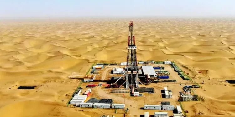 اكتشافات جديدة بالصحراء الغربية تضيف 34 مليون قدم مكعب غاز و5200 برميل يوميًا