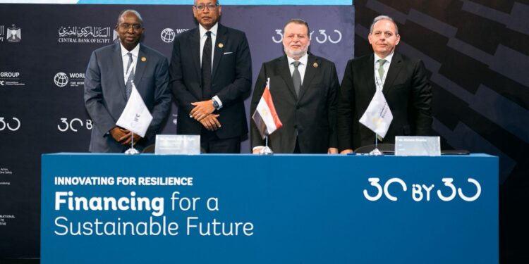 بنك مصر يوقع تمويلًا بقيمة 150 مليون دولار مع مؤسسة التمويل الدولية لتعزيز المحفظة الخضراء ودعم مشروعات المناخ وتمكين المرأة