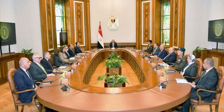 الرئيس السيسي يجتمع مع مجلس أمناء الأكاديمية الوطنية لتدريب وتأهيل الشباب