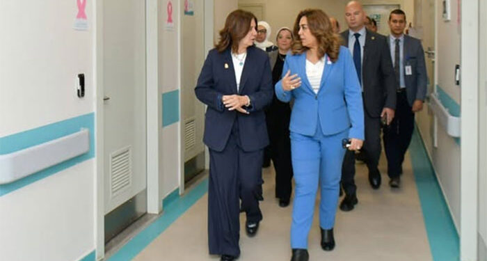 وزيرة التنمية تتفقد مؤسسة “بهية” للكشف المبكر وعلاج سرطان الثدي بالشيخ زايد ..وتوزع هدايا عينية على محاربات السرطان