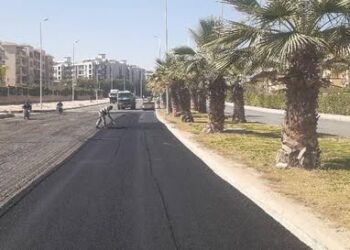 أجهزة المدن الجديدة تواصل أعمال تطوير ورفع كفاءة الطرق والمحاور