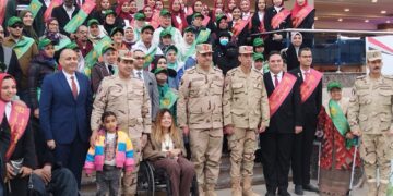 “القومي للأشخاص ذوي الإعاقة” و”الدفاع الشعبي والعسكري” يفتتحان أول معرض للمشغولات