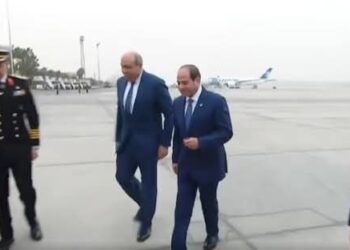 الرئيس السيسي يشاهد أحدث الطائرات المنضمة إلى أسطول شركة مصر للطيران عقب وصوله إلى مطار القاهرة