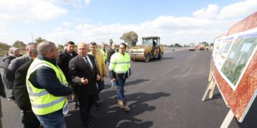 وزير النقل يتفقد طريق حر شرق الرياح بين بنها والمنصورة بطول 73 كم