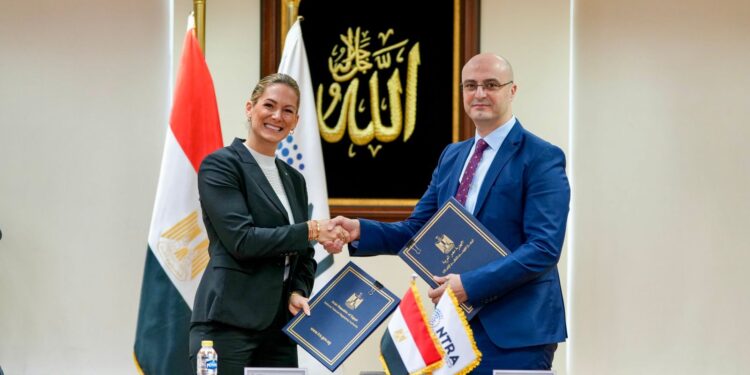 الجهاز القومي لتنظيم الاتصالات يمنح تراخيص جديدة لتقديم خدمات “إنترنت الأشياء” للسيارات في مصر إلى شركة مرسيديس بنز ايجيبت للتجارة