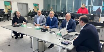 وزير البترول يتفقد مركز التحكم بالشبكة القومية للغاز الطبيعي