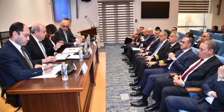 وزير الطيران المدني يستعرض خطة تطوير القطاع أمام لجنة السياحة والطيران بمجلس النواب