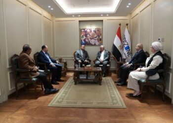 ئيس اقتصادية قناة السويس يستقبل وزير العمل لبحث التعاون والتكامل بين الجانبين