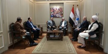 ئيس اقتصادية قناة السويس يستقبل وزير العمل لبحث التعاون والتكامل بين الجانبين