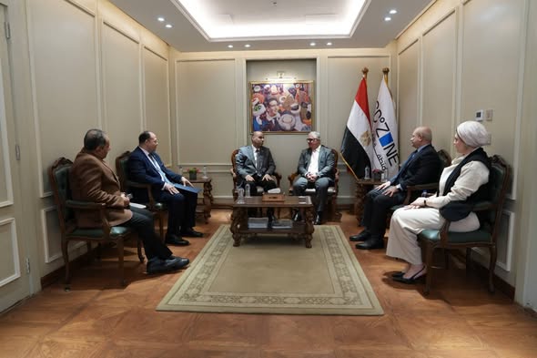 ئيس اقتصادية قناة السويس يستقبل وزير العمل لبحث التعاون والتكامل بين الجانبين