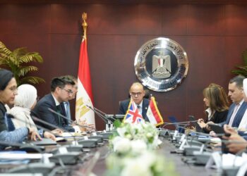 وزير الاستثمار يستقبل السفير البريطاني بالقاهرة لبحث تعزيز الشراكة الاقتصادية والاستثمارية