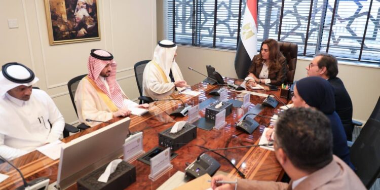 وزيرة التنمية المحلية تلتقي الرئيس التنفيذي للمركز الوطني لتنمية الحياة الفطرية