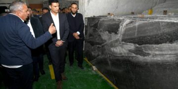 وزير الصناعة ومحافظ القاهرة يتفقدان 5 مصانع متخصصة في تصنيع منتجات الرخام والجرانيت بمنطقة شق الثعبان