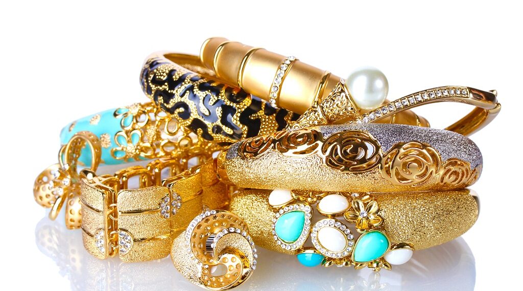 أسعار الذهب في التعاملات المسائية اليوم الجمعة