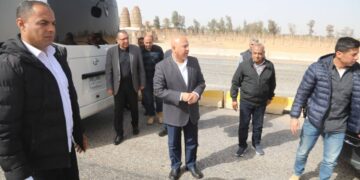 وزير الصناعة والنقل يتفقد مواقع العمل بمشروع تطوير ورفع كفاءة الطريق الدائري الإقليمي