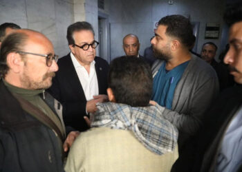 وزير الصحة يجري جولة مفاجئة بمستشفى السلام التخصصي في أول أيام رمضان ويحيل مدير المستشفى للتحقيق