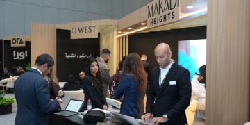 قبل ساعة من الإفتتاح .. اقبال كبير على معرض عقارات النيل بالدوحة