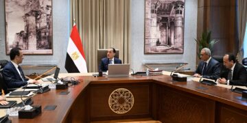 رئيس الوزراء يستعرض محاور عمل وزارة الاتصالات خلال الفترة المقبلة