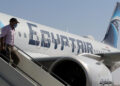بيان شديد اللهجة.. مصر للطيران ترد على مشهد فيلم «السلم والثعبان» المسيء لزي أطقمها