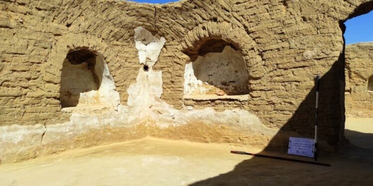 الكشف عن بقايا دير أثري بوادي النطرون يؤرخ لبدايات الرهبنة في مصر والعالم