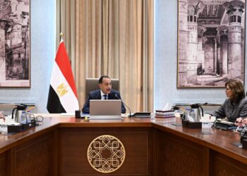 رئيس الوزراء يستعرض المنظومة المقترحة لتطوير وتأهيل الكوادر بالجهاز الإداري للدولة