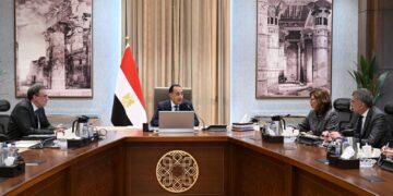 رئيس الوزراء يستعرض المنظومة المقترحة لتطوير وتأهيل الكوادر بالجهاز الإداري للدولة