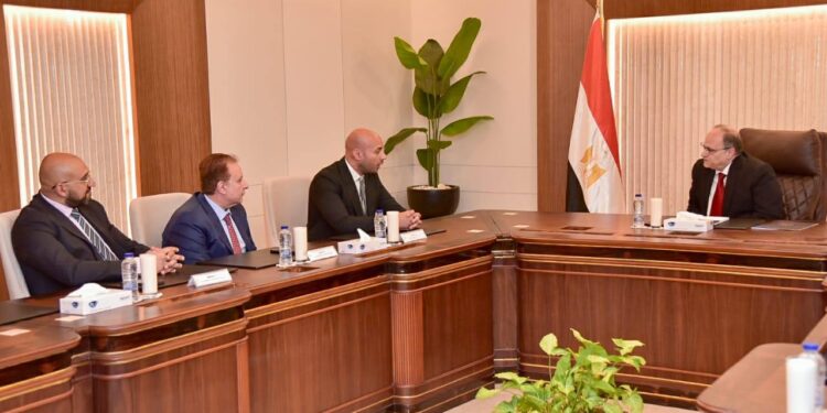 هيئة الدواء تبحث مع أسترازينيكا تعزيز توطين الصناعة الدوائية ودعم التوسع في الأسواق الإفريقية